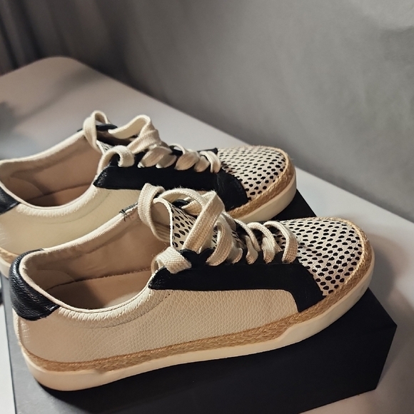 Crown Vintage Black and Cream Footwear - Picture 6 of 9